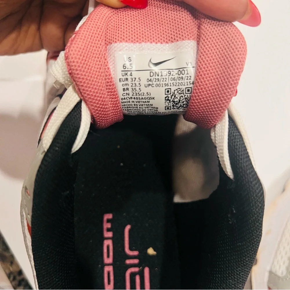 Nike Women's Zoom Air Fire sneaker - Picture 6 of 9